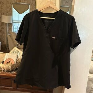 FIGS scrub top: V neck.  Front pocket. Black Large.